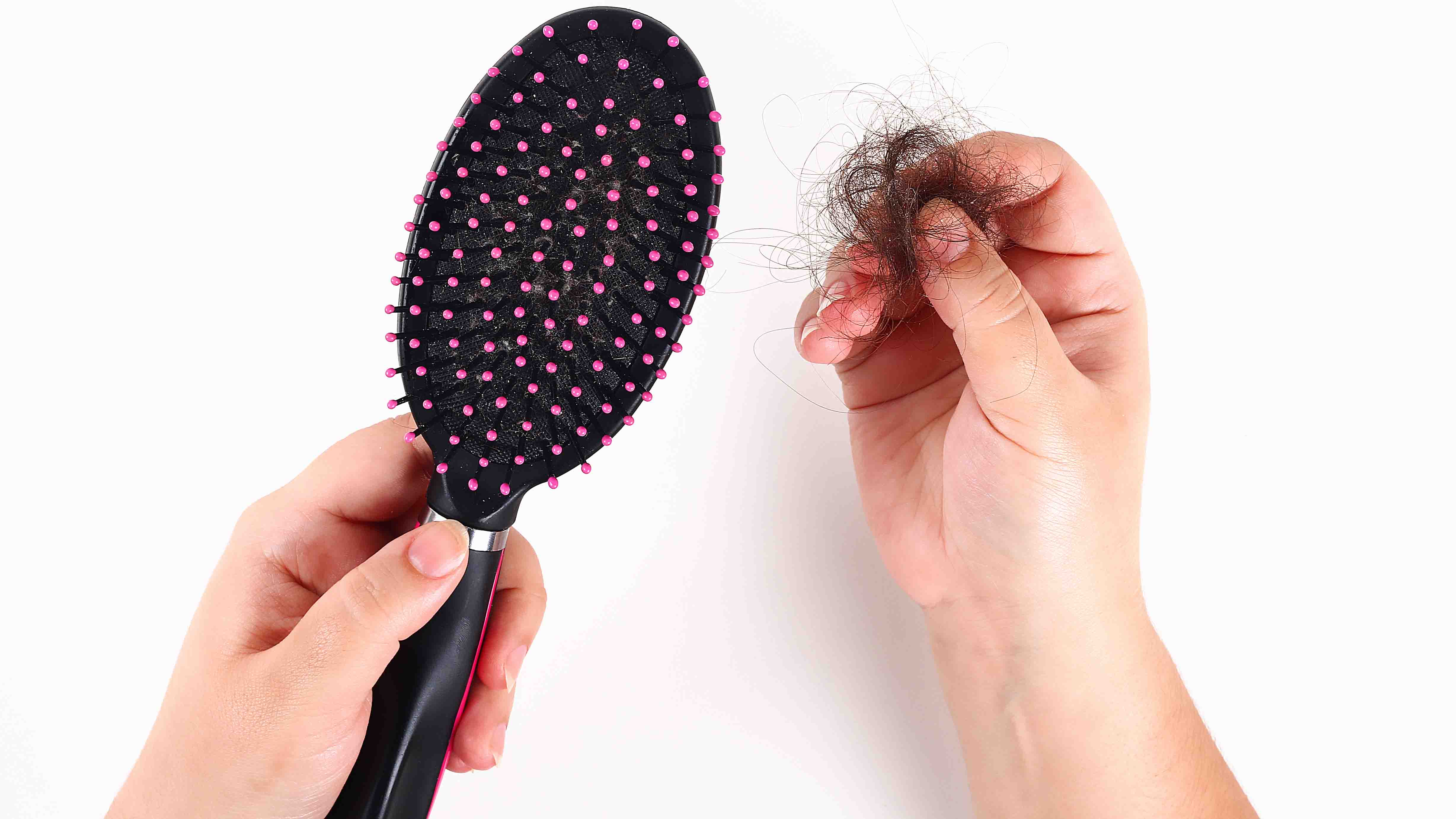 Come fermare la caduta dei capelli: cause e rimedi